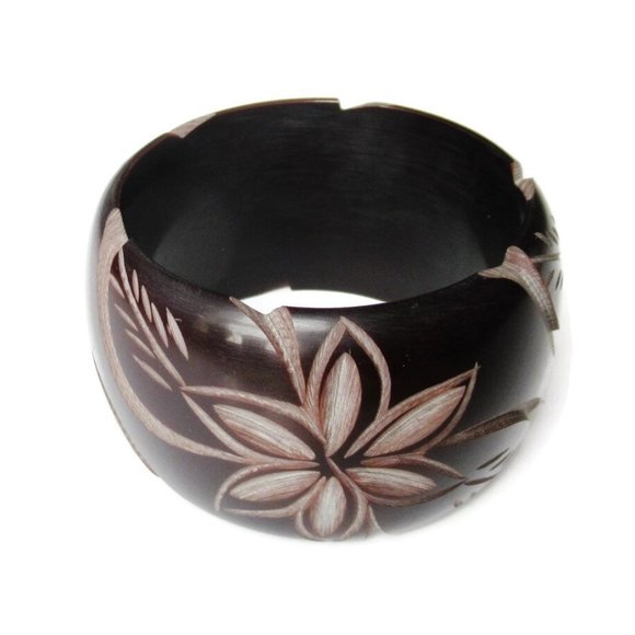 Brown Carved Bangle Chunky Floral Flower & Leaf Design Lucite Plastic Cuff - Picture 3 of 5